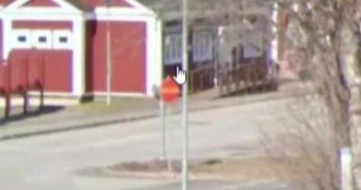 黄色と赤の標識