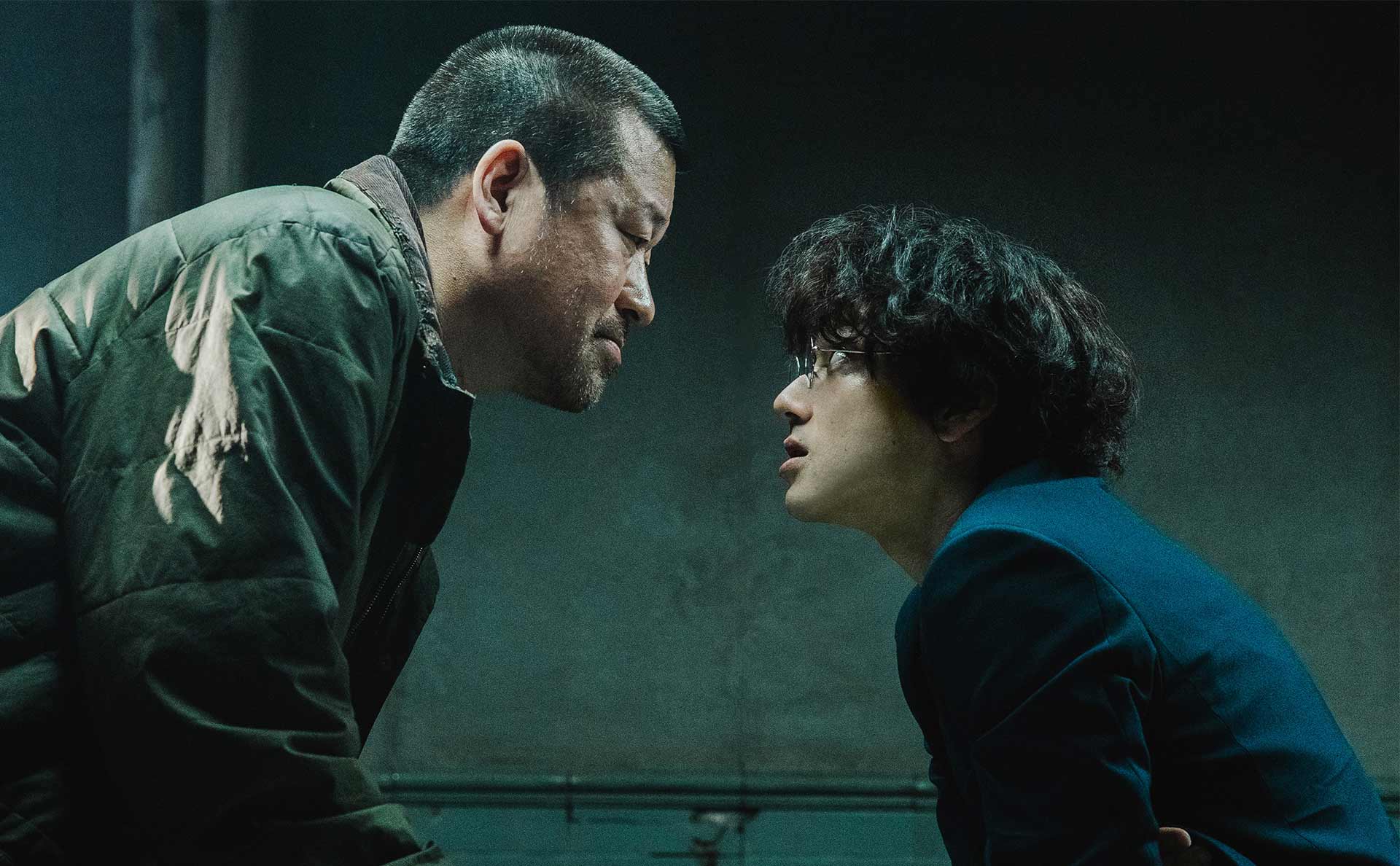 映画『爆弾』を観た元刑事に聞いてみた「犯人と取調室での頭脳戦って本当にある？」