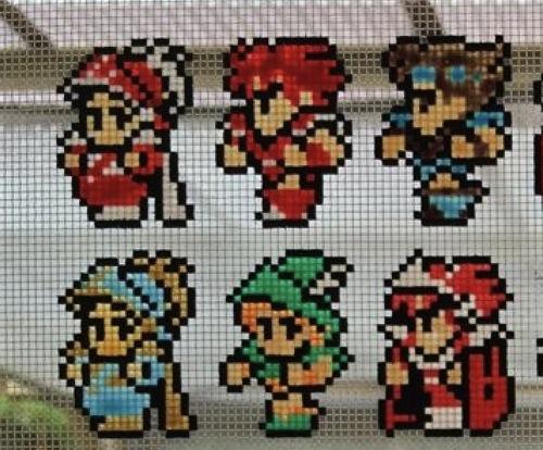 仰天技術! 網戸に描いたゲームのドット絵がハイクオリティすぎる