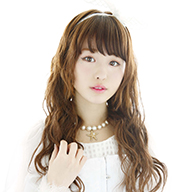 2015年には初の写真集「やのあんな MADE in HARAKJUKU VOL.1」を発売。男女共に共感の持てる「カワイイ」 と「エロ」を融合した、誰もがドキドキしながらオシャレを