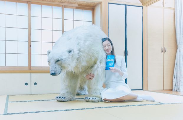 声優 南條愛乃がシロクマに癒される♡ HALLSがシロクマを無料宅配