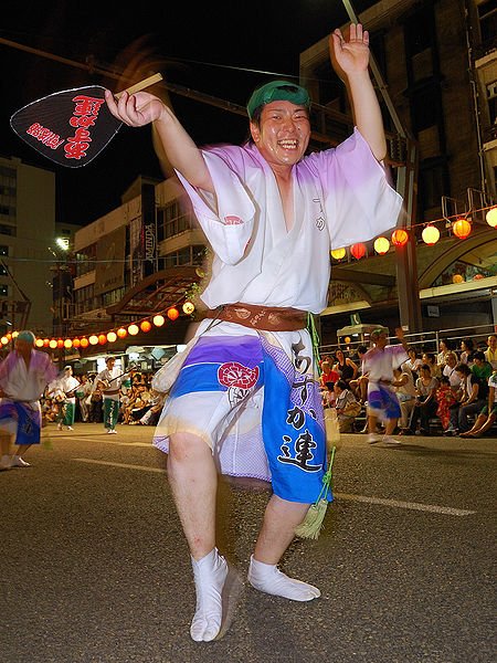 450px-Awa-odori_2008_Tokushima_07