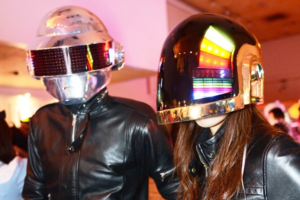 過去のageHaの仮装パーティーにはDaft Punkも来日した