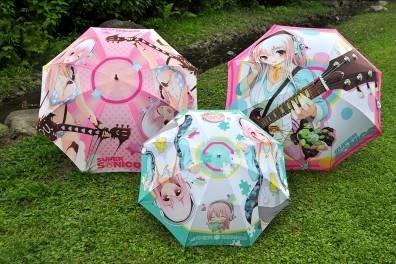 「すーぱーそに子」や「けいおん！」が本格派”痛傘”に　夏シーズンはこれで乗り切れ