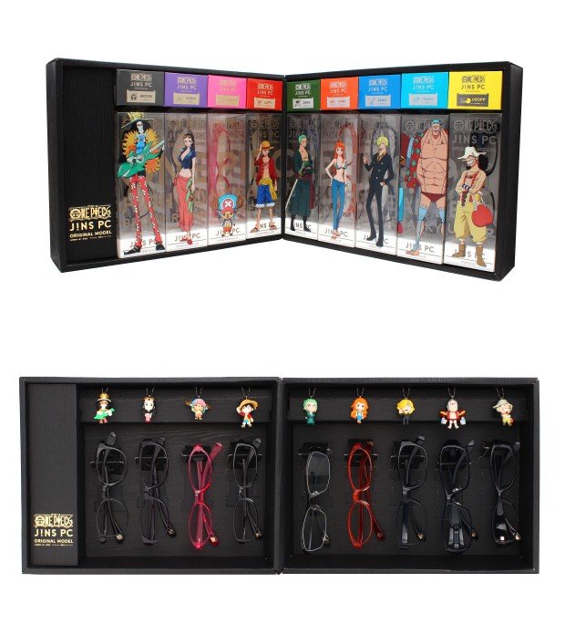 コンプリートBOX。メガネとキャラクターストラップがかけられるようになっている。　(C)尾田栄一郎／集英社・フジテレビ・東映アニメーション