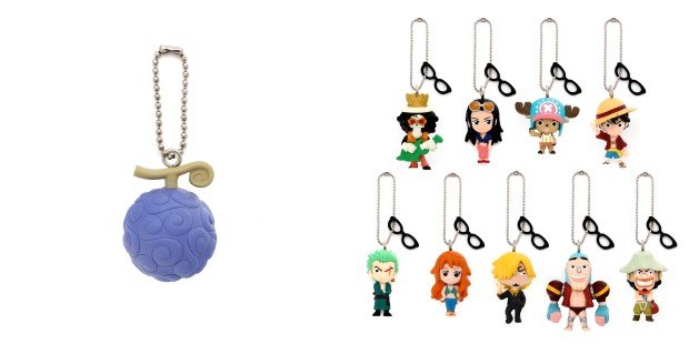 先着順のノベルティ。 左：ゴムゴムの実ストラップ｜右：麦わらの一味キャラクターストラップ　(C)尾田栄一郎／集英社・フジテレビ・東映アニメーション