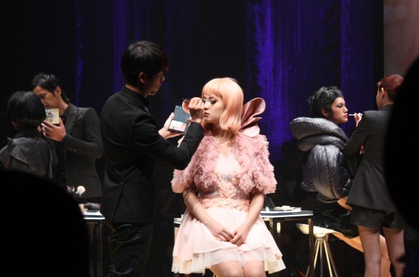 シュウウエムラのメイクアップアーティストによる、メイクアップショーも。