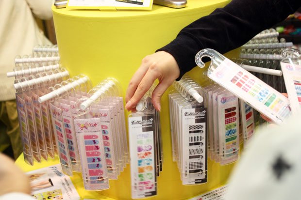 「2PM WORKS」ブースでは、カーニヴァルのネイルフィルムやタトゥーストッキングが販売されていました。購入者にはイベント限定のプロマイドも