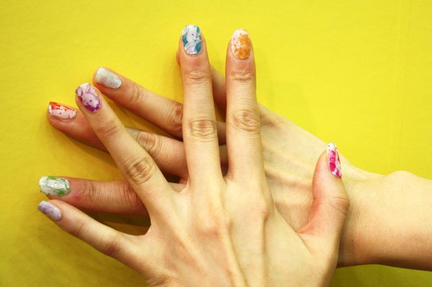 モノクマネイル。指先で笑ってます。