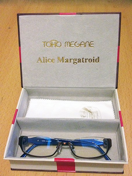 「東方MEGANE」メガネ入れが二箇所