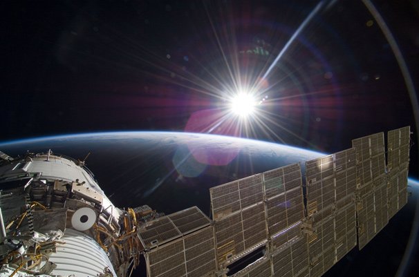アカデミー賞祝いのNASAによる本物の「ゼロ・グラヴィティ」写真1