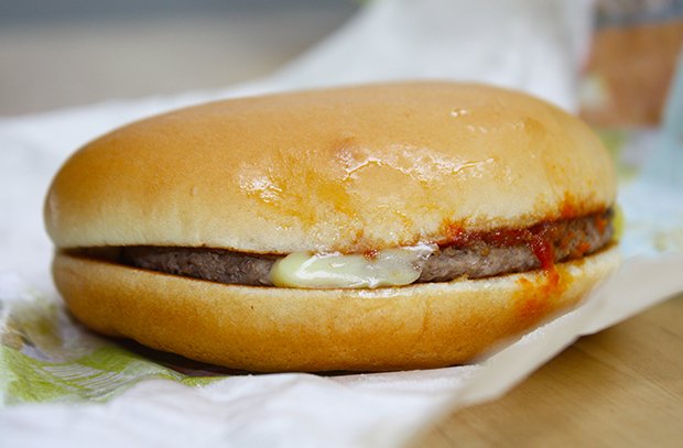 ミートソースハンバーガーのハッピーセットボックスを食べてみた