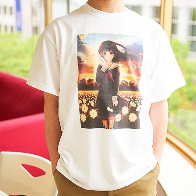綺麗なイラストが入ったTシャツ
