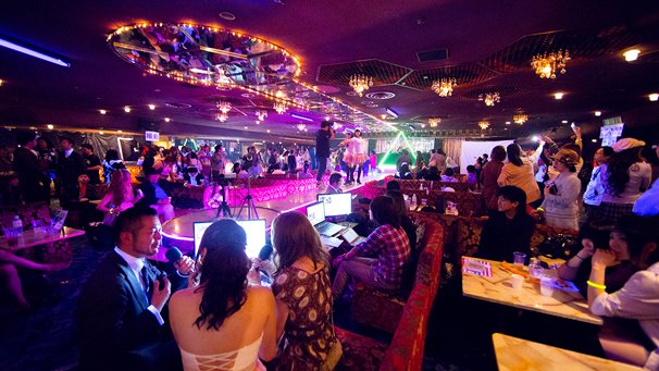 「女装ニューハーフ プロパガンダ」の様子