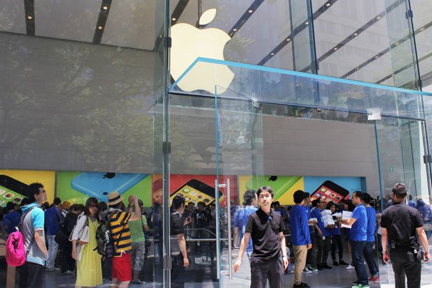 Apple Store 表参道店オープン！ 1000人が並んだ新店舗はどんな感じ？