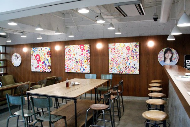 村上隆さんによる、東京都議会でのセクハラヤジ被害で一躍世間の耳目を集めることとなった塩村文夏都議らしき女性のポートレート