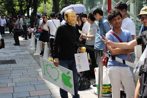 いつものようにジョブスのコスプレをした人も！