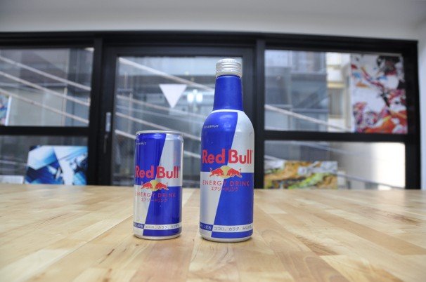 レッドブル缶とアルミボトル