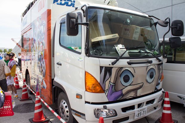 車載型基地局の前面が…怖い……。