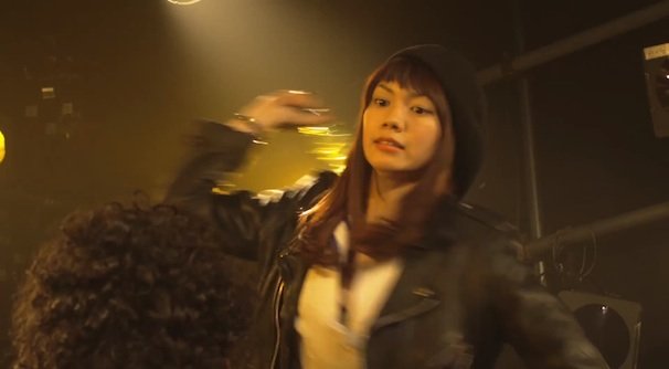 容赦なき殴り蹴りを見せつけます。/(C)2014「日々ロック」製作委員会 (C)榎屋克優/集英社