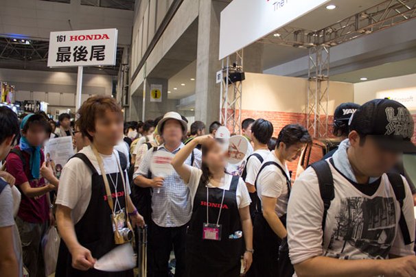 当日の様子　かなりの人だかりができていました