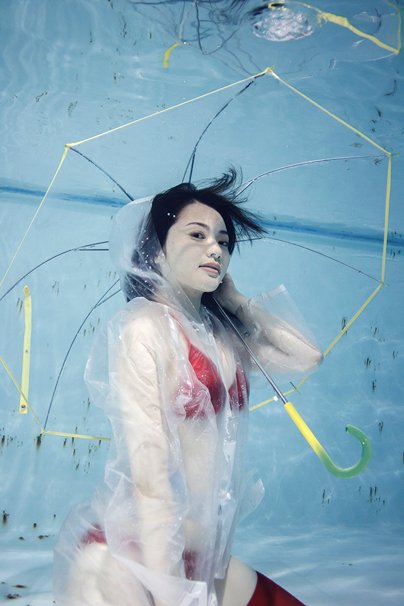 『水中ニーソプラス』／モデルは山口愛実さん