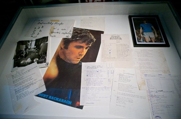 手書きの歌詞／（C）Sony Music Japan International All Rights Reserved.