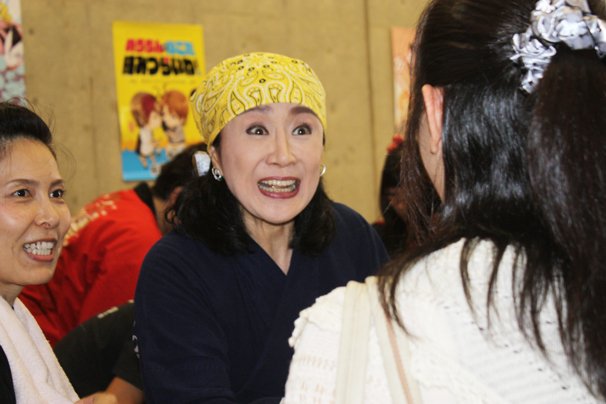 8月に開催された「コミックマーケット86」で小林幸子さん自らが手売りしている様子
