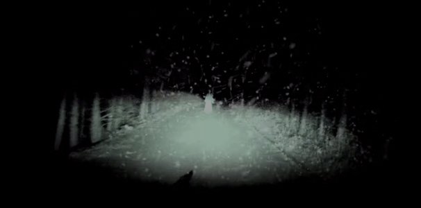 「雪道ｺﾜｲ」／奥に見える女性は一体……