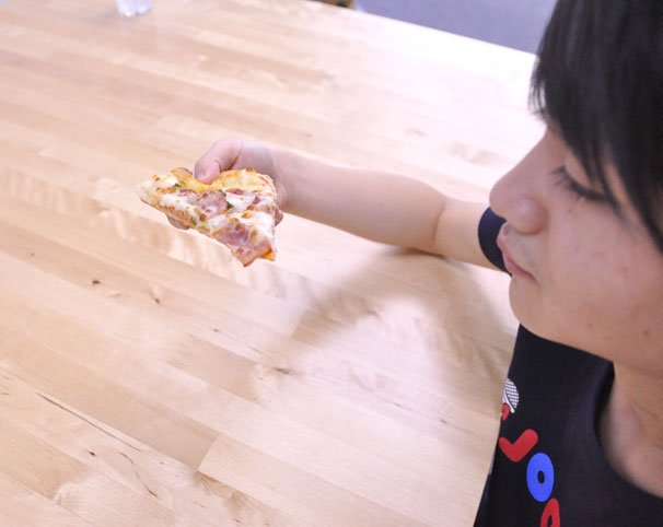 ピザ食べる！