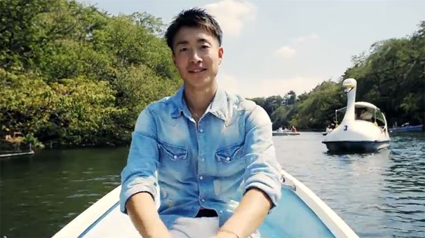 彼氏とスワンボートでデート中！