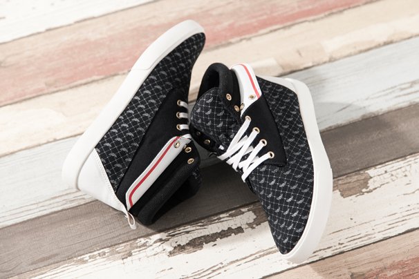 友枝小学校制服モデルスニーカー