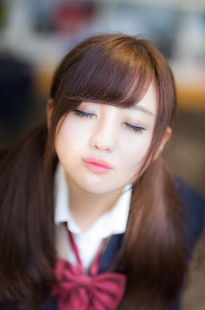 放課後、教室でキスをせがむ彼女