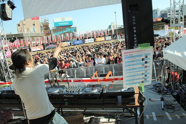 2014年11月に中野駅前暫定広場で開催された「Re:animation（リアニメーション） 7」の様子