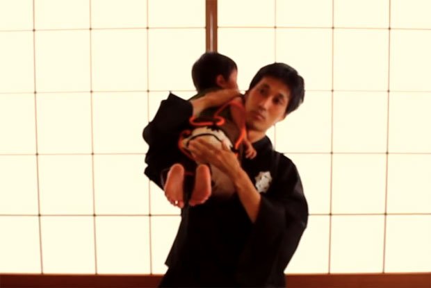 子供のお尻が小鼓に！ 画期的なウェアラブルデバイスが可愛い