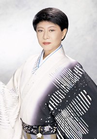 美川憲一さん/画像は公式Webサイトより