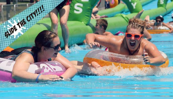 画像は公式サイトのスクリーンショット01