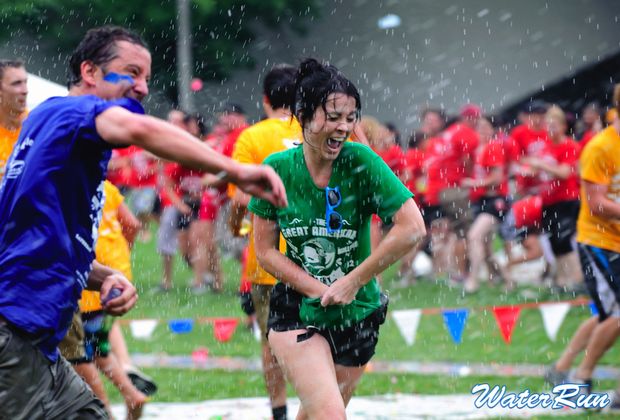 日本初の水かけ祭り ウォーターラン で水風船10万個 ルールは 絶対怒っちゃダメ Kai You Net