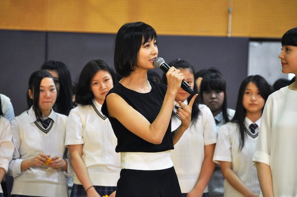 篠田麻里子さん