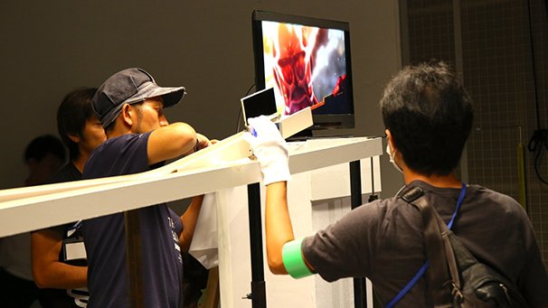アニメとスマホのなめらかな連携のため、なんども検証を重ねる