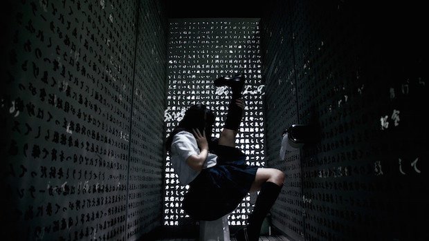 amazarashi「スピードと摩擦」MV解禁　狂気の女子高生と現代アートの融合