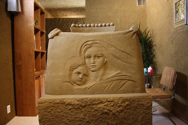 部屋内部にも登場する砂の彫刻／Zand Hotel公式Webサイトより