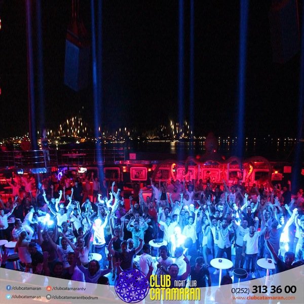 船上のパーティーピーポー／公式Facebookサイトより