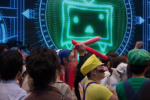 数々の発表に盛り上がる観客たち