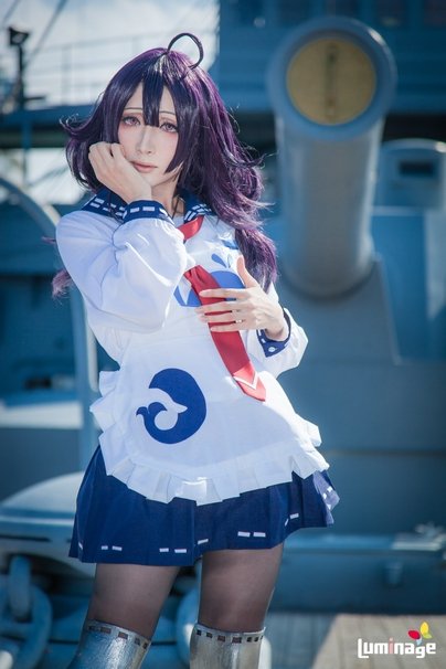 「三笠」砲台前でもコスプレ撮影が可能