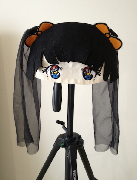 「顔の帽子」（※画像はイメージです）／パルコアート.comより