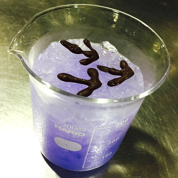 ノンアルコール「カラス使いの万里」（550円）