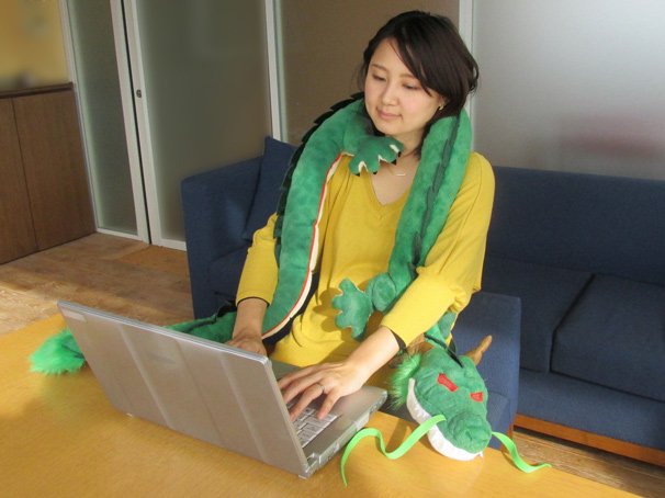 「神龍なが〜いくねくねクッション」3