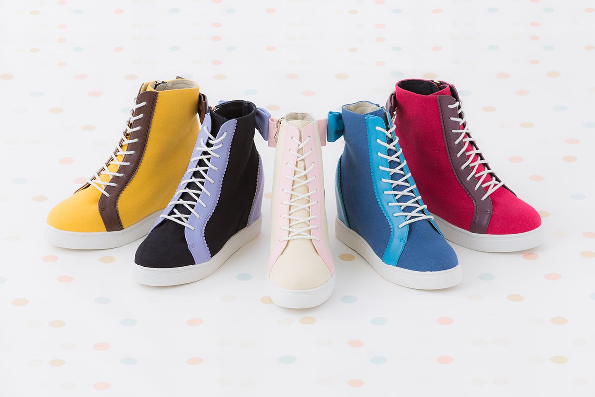 『魔法少女まどか☆マギカ』コラボインヒールスニーカー