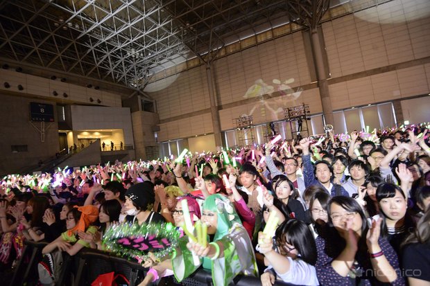 ニコニコ超会議2016「超音楽祭2016」でのシオカラーズライブ 4